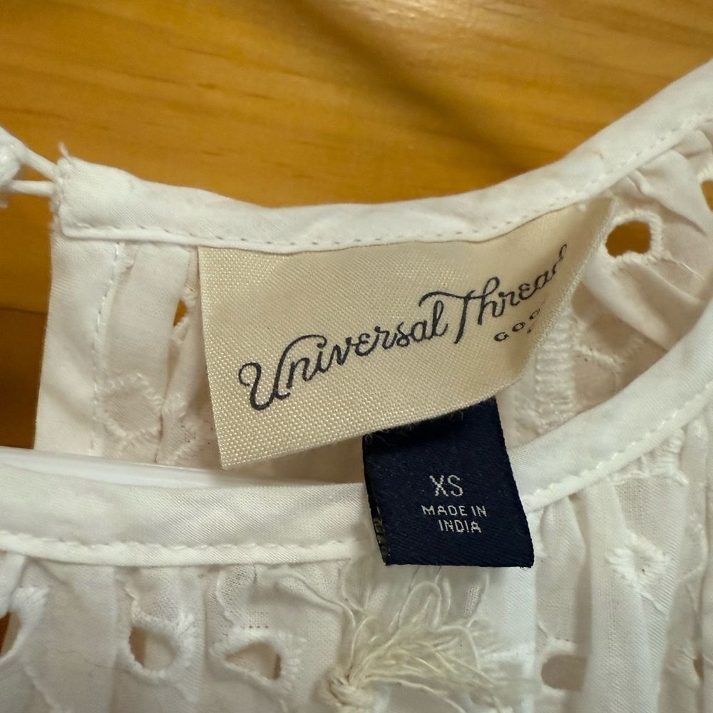 NWT Universal Thread white eyelet blouse size XS - Picture 4 of 8